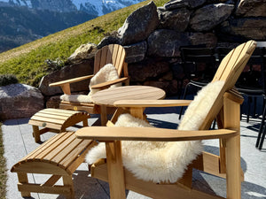 2 Bear Chairs, Schemel, Tisch, Lammfelle