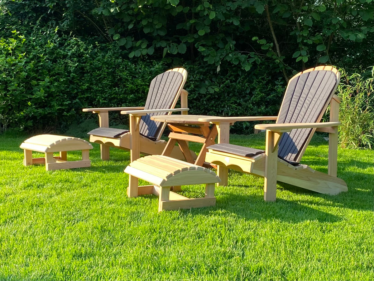 2 Classic Adirondack Chairs, Schemel, Tisch & Polster