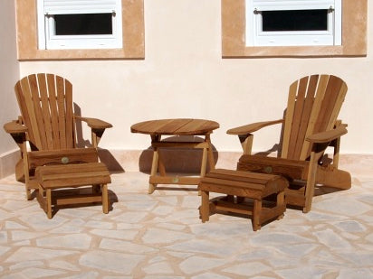 Adirondack Chairs mit Schemel und Tisch