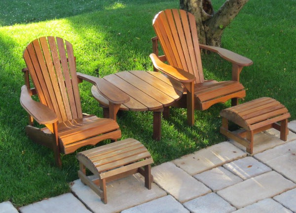 Adirondack Chairs mit Schemel und Tisch