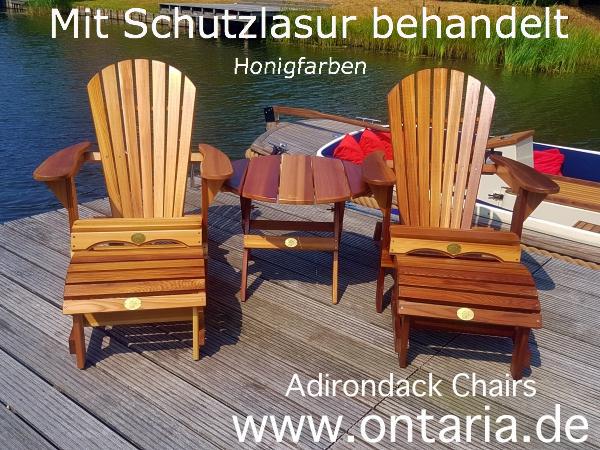 2 Adirondack Chairs mit Schemel und Tisch
